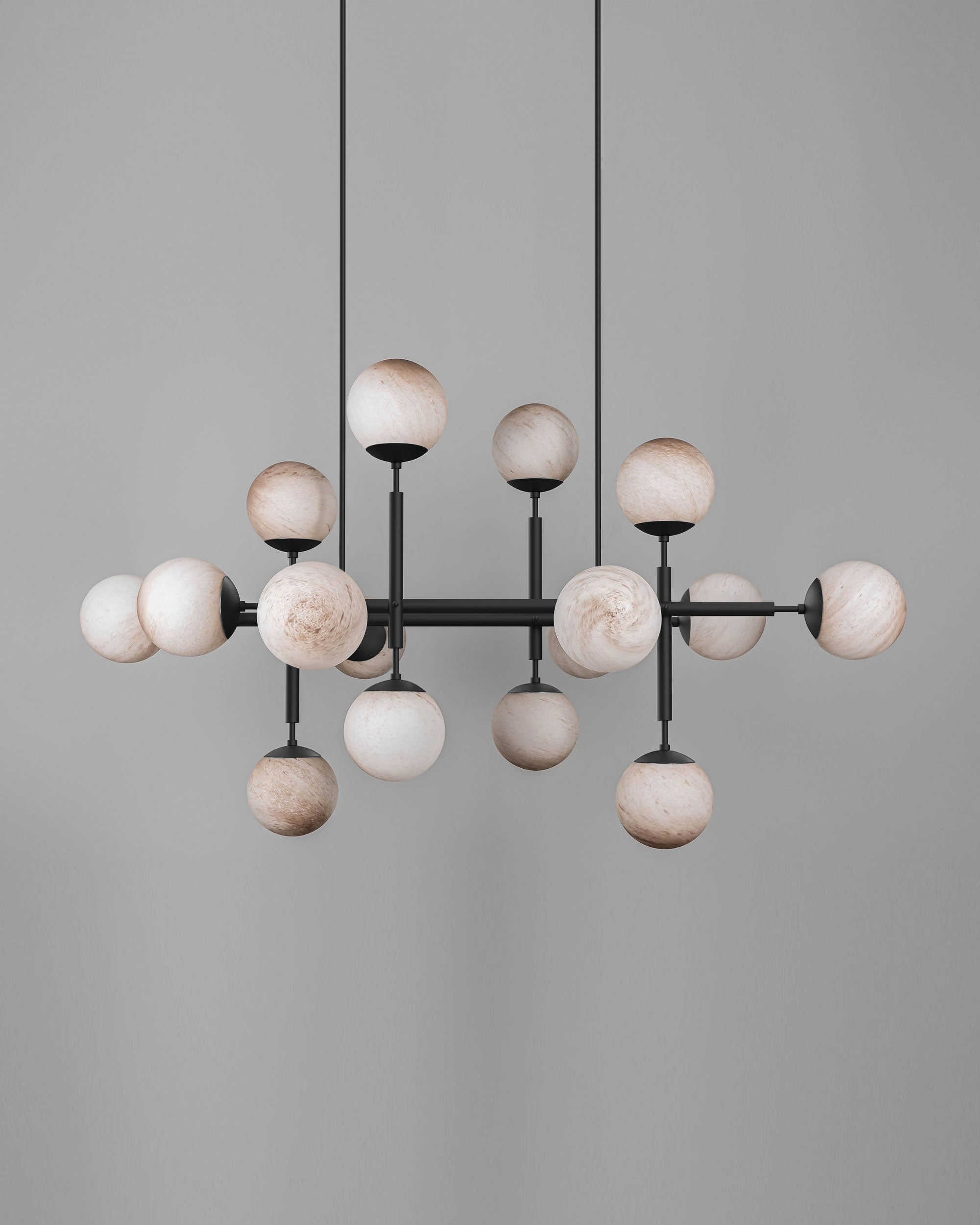 Schwung Riegel Globe Chandelier